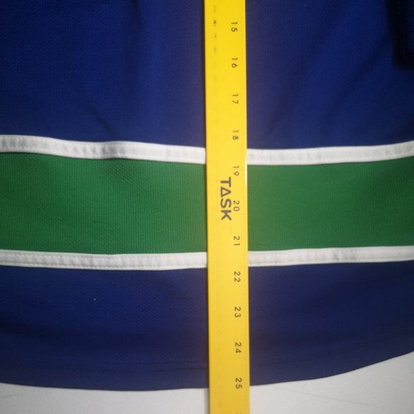 Reebok Youth's Size L/XL Vancouver Canucks NHL V-neck Jersey - Picture 12 of 12